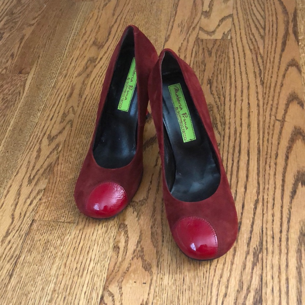 Material Prima red heels. Size 8
